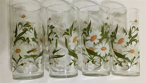 drinking glasses with daisies.